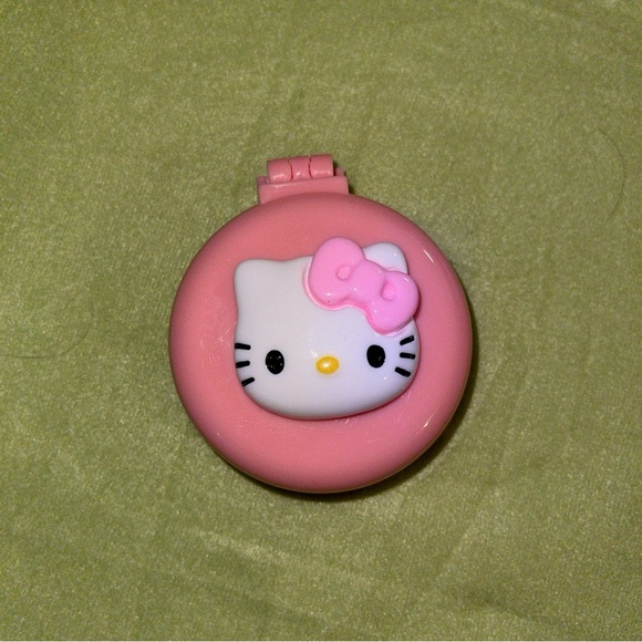Other - ✨✨5/$10✨✨ Portable Pink Hello Kitty Round Compact Mirror with Comb Sanrio Set